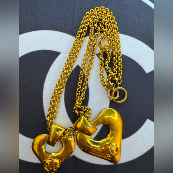 Chanel Vintage Signed Double Heart, Double Chain Pendant Necklace 1993 Barbie - Picture 1 of 5